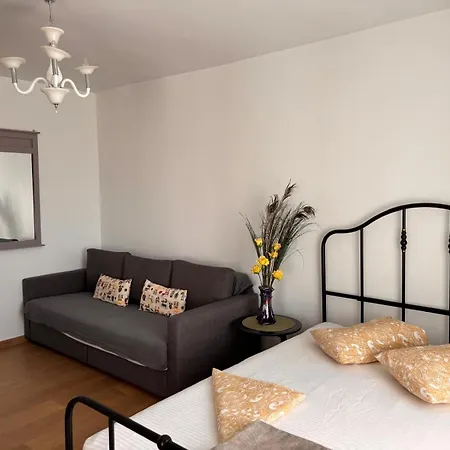 Garsoniera Pat Dublu Canapea Extensibila Bucarest
